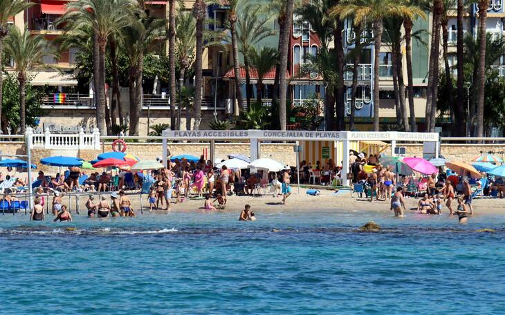Las playas accesibles de Benidorm atendieron a más de 18.900 personas con movilidad reducida en 2025